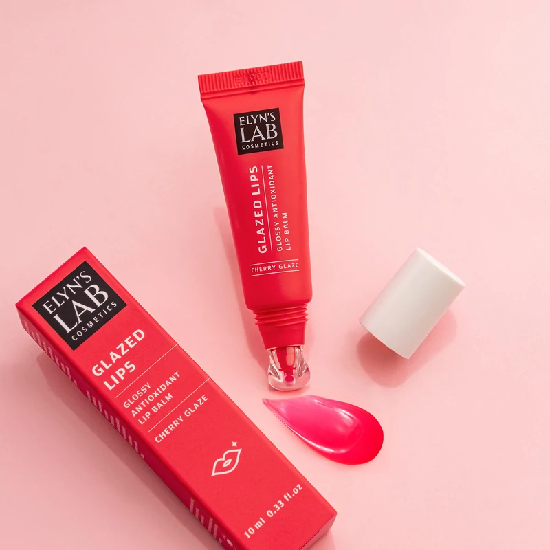 Glazed Lips Cherry tükörfényű színezett ajakápoló E-vitaminnal és hialuronsavval