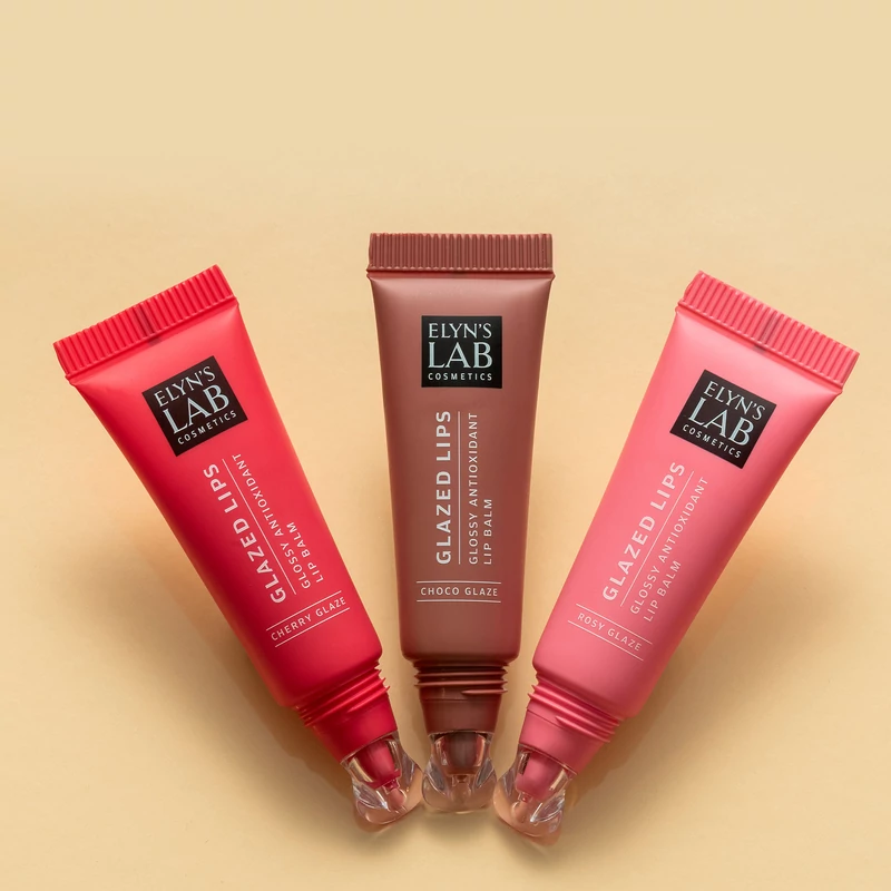 Glazed Lips Cherry tükörfényű színezett ajakápoló E-vitaminnal és hialuronsavval